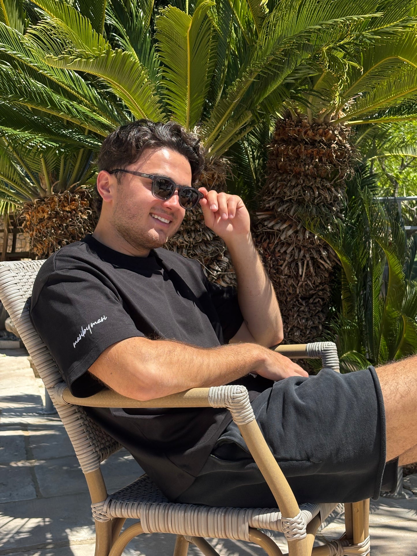 Tee shirt empreinte noir  brodé manche
