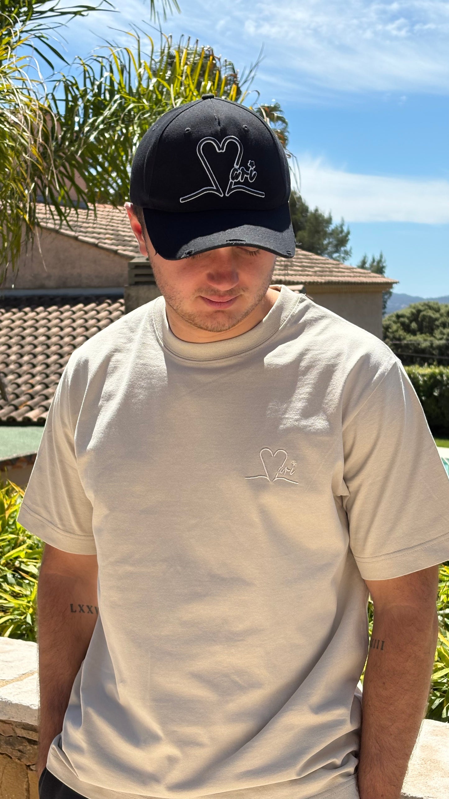 Tee shirt signature beige brodé ton sur ton