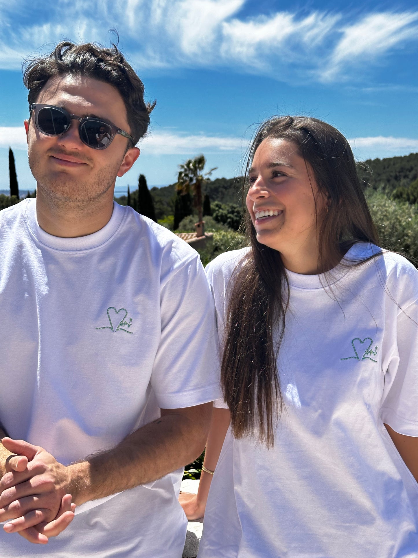 Tee shirt signature blanc brodé dégradé de bleu